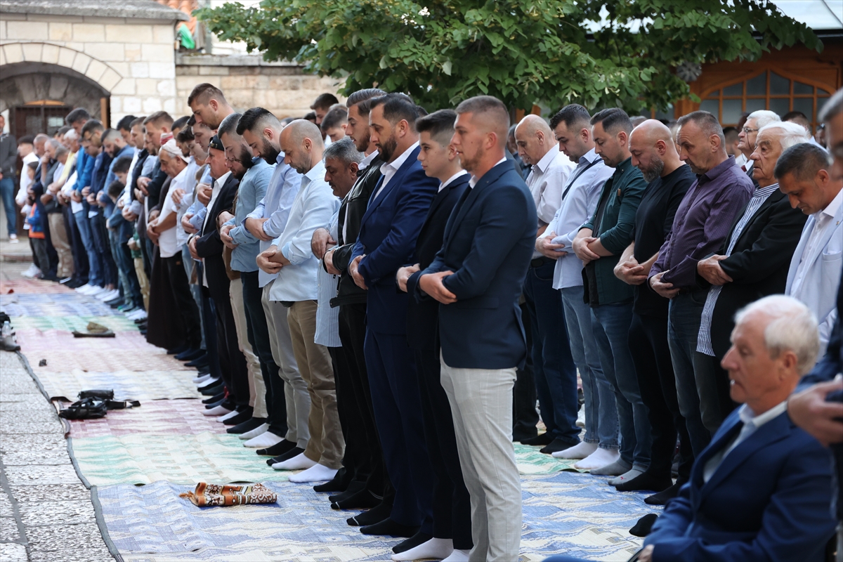 Kurban Bayramı sabahında dünyada bayram namazı