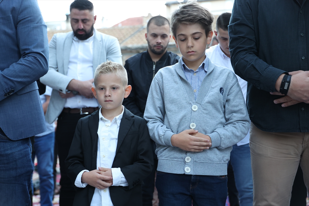 Kurban Bayramı sabahında dünyada bayram namazı