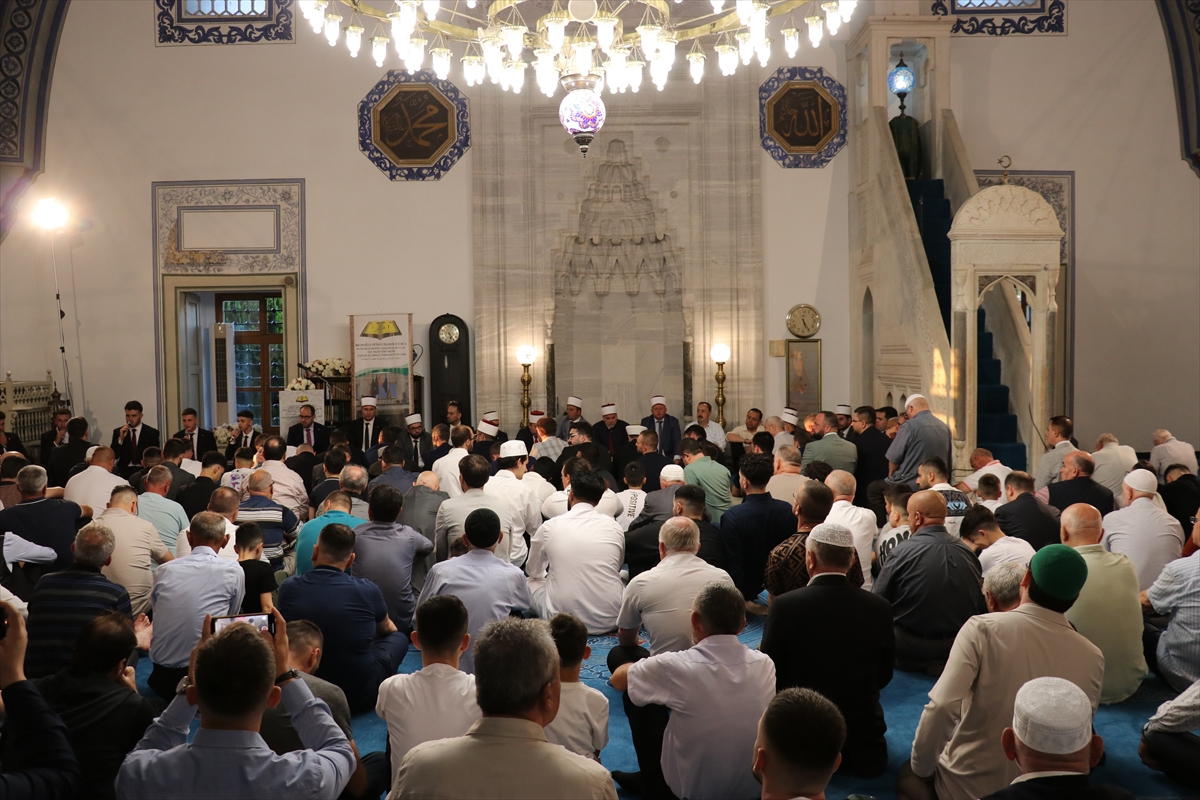 Kurban Bayramı sabahında dünyada bayram namazı