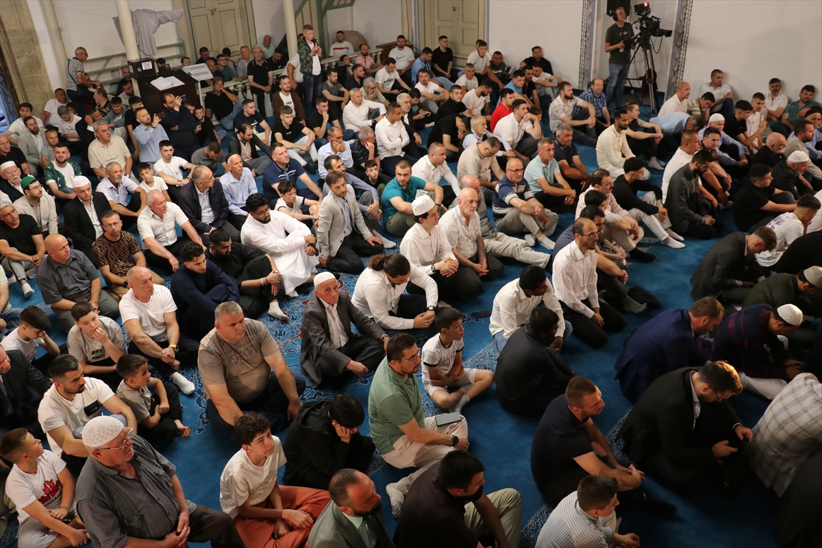 Kurban Bayramı sabahında dünyada bayram namazı