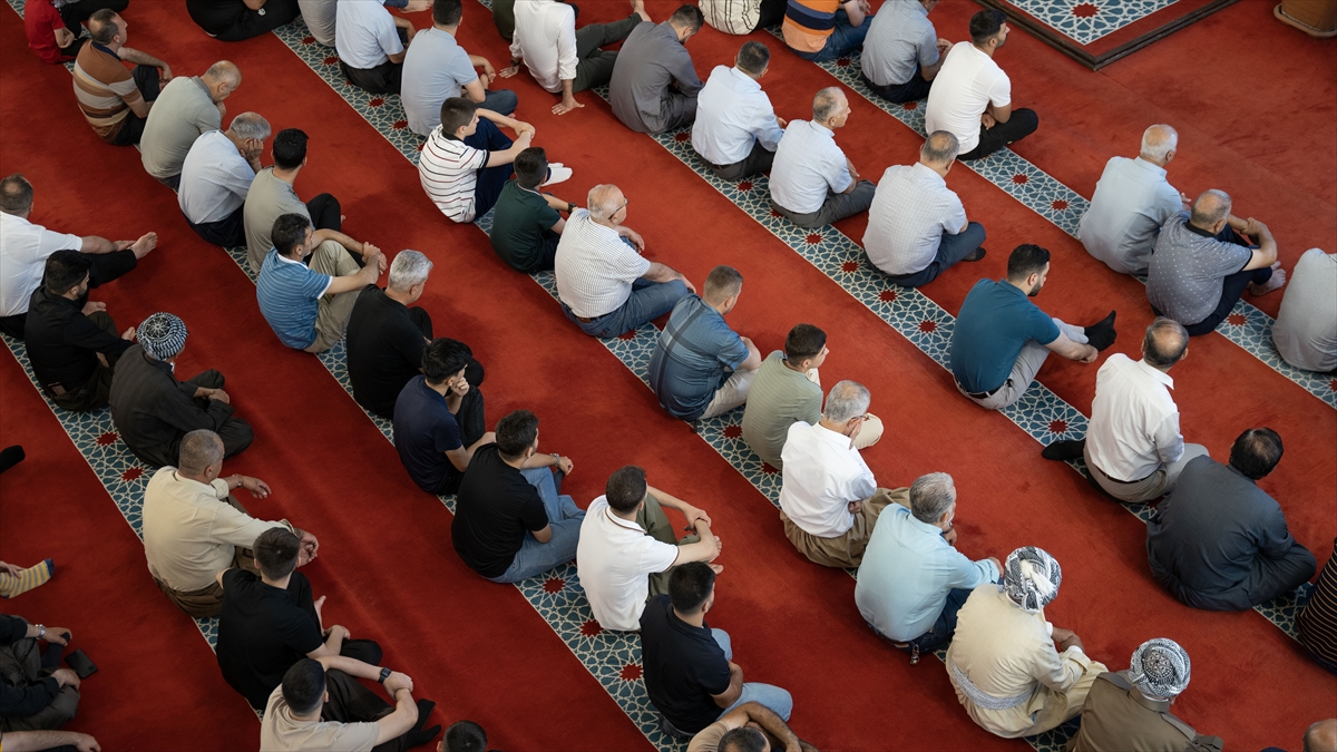 Kurban Bayramı sabahında dünyada bayram namazı