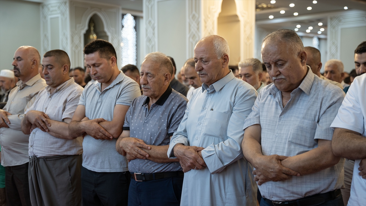 Kurban Bayramı sabahında dünyada bayram namazı