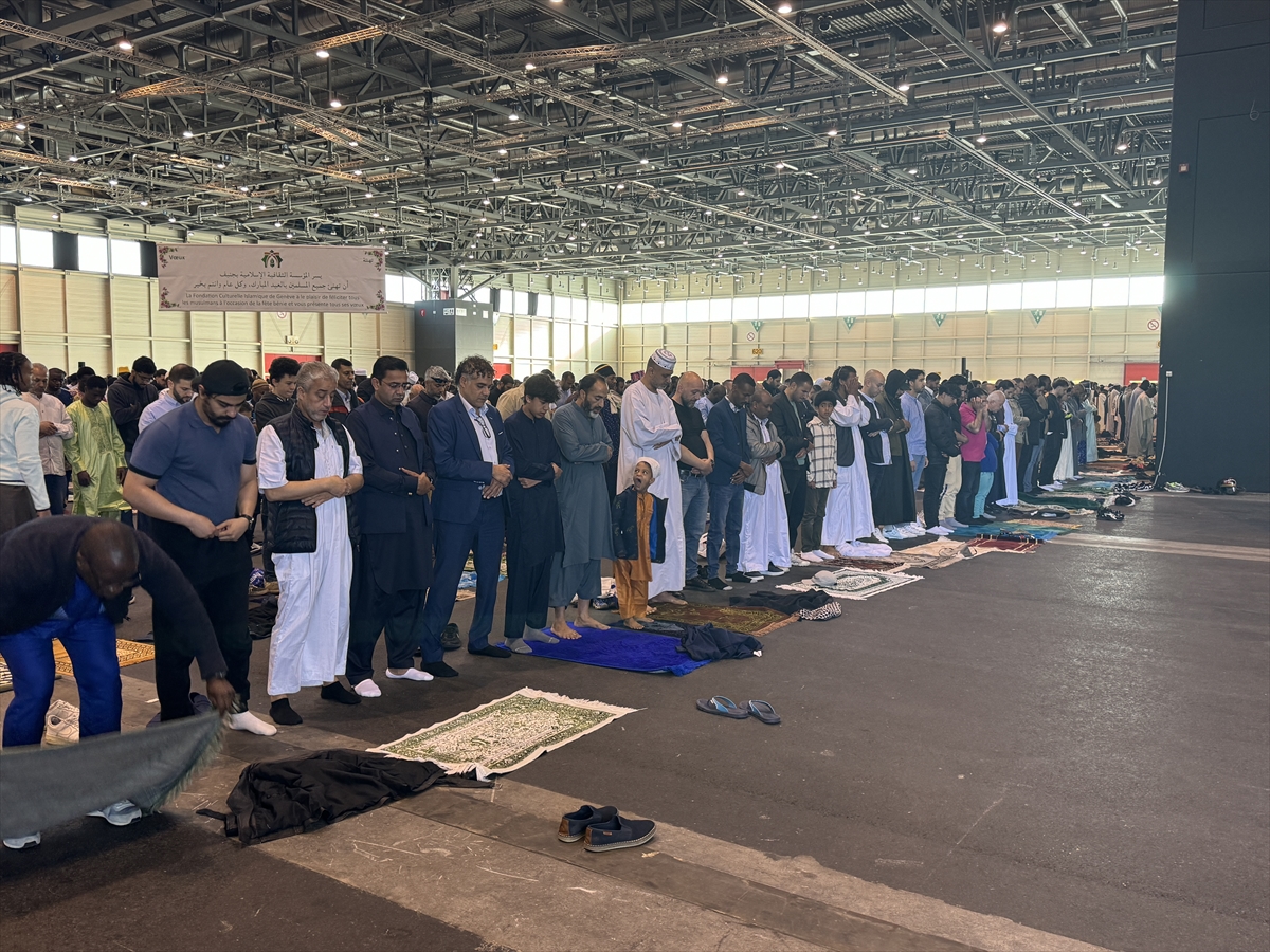 Kurban Bayramı sabahında dünyada bayram namazı