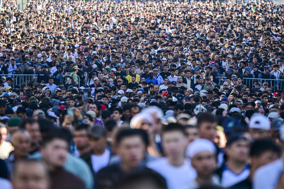 Kurban Bayramı sabahında dünyada bayram namazı