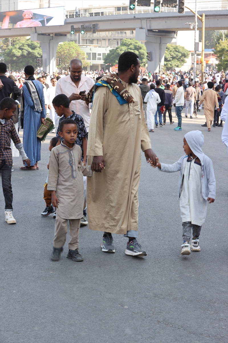Kurban Bayramı sabahında dünyada bayram namazı