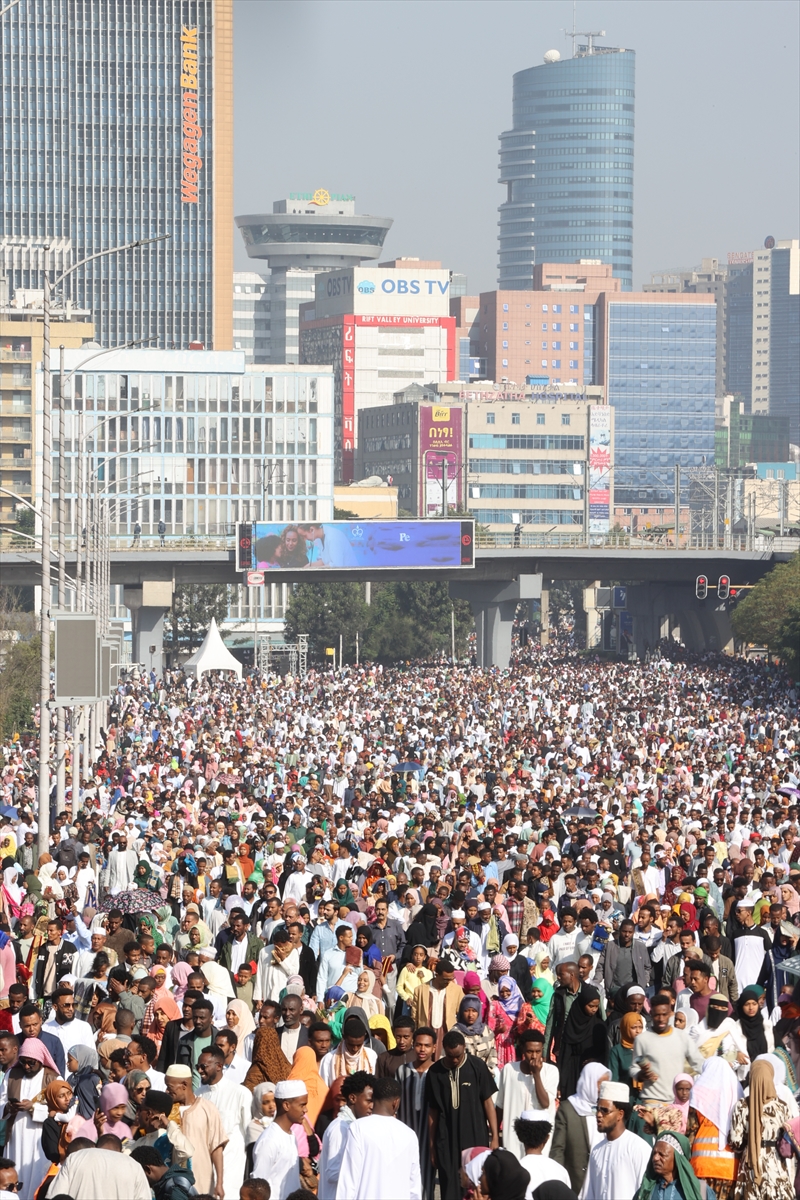 Kurban Bayramı sabahında dünyada bayram namazı