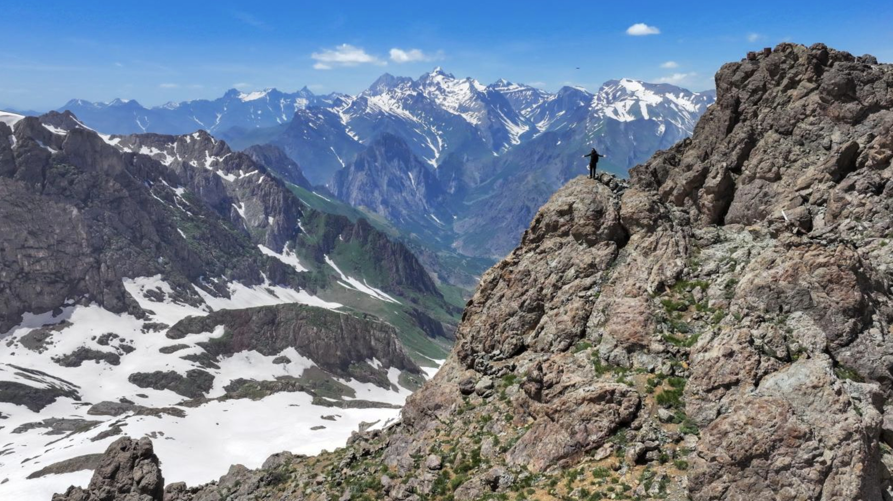 Hakkari'de adrenalin tutkunları karın keyfini çıkardı