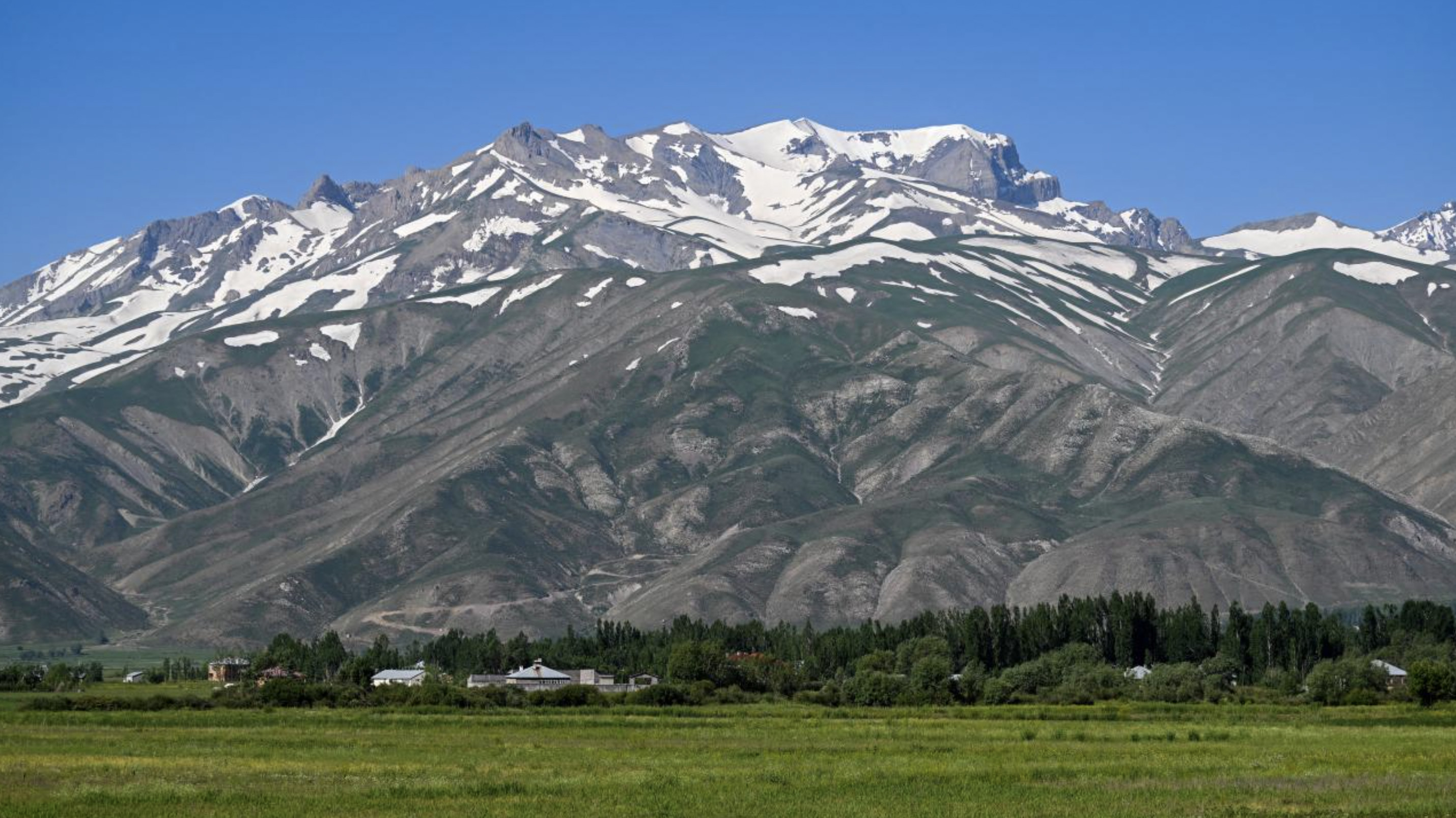 Hakkari'de adrenalin tutkunları karın keyfini çıkardı