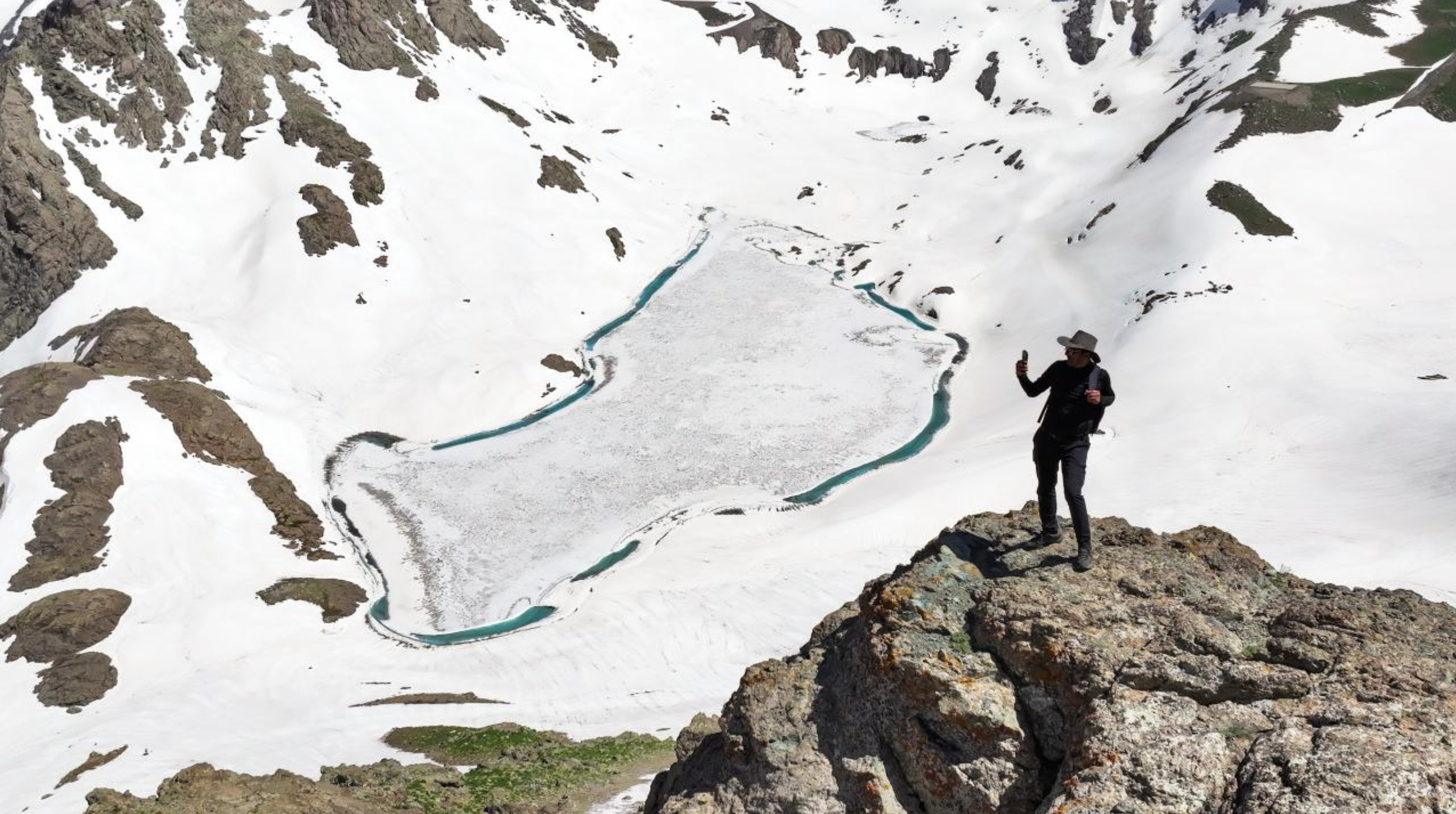 Hakkari'de adrenalin tutkunları karın keyfini çıkardı