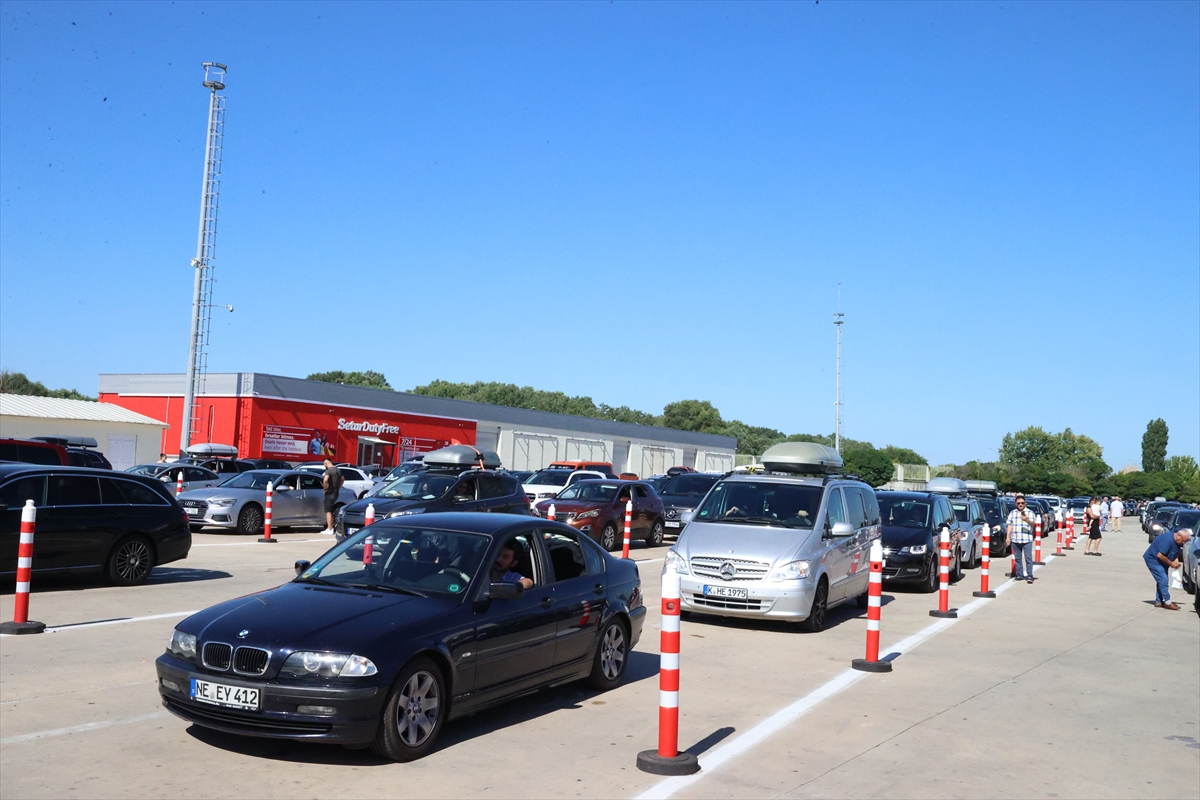 Sınır kapılarında gurbetçi yoğunluğu