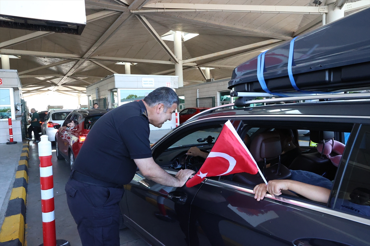 Sınır kapılarında gurbetçi yoğunluğu