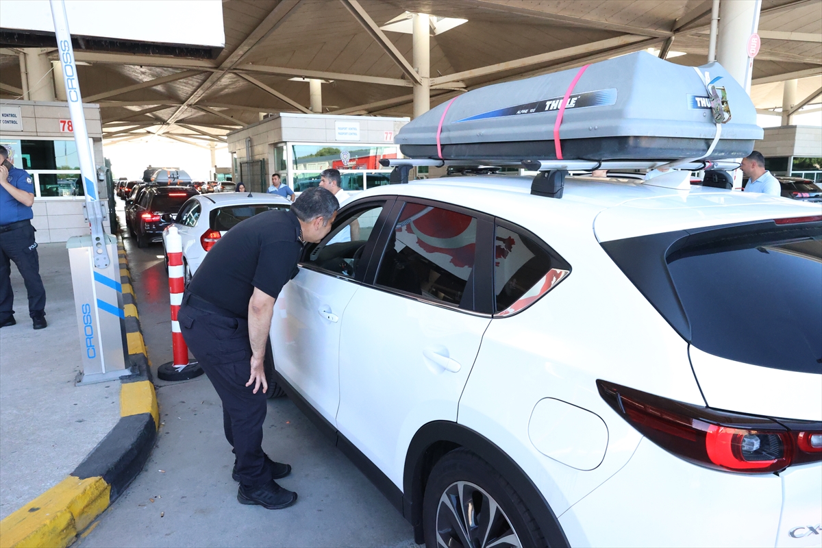 Sınır kapılarında gurbetçi yoğunluğu