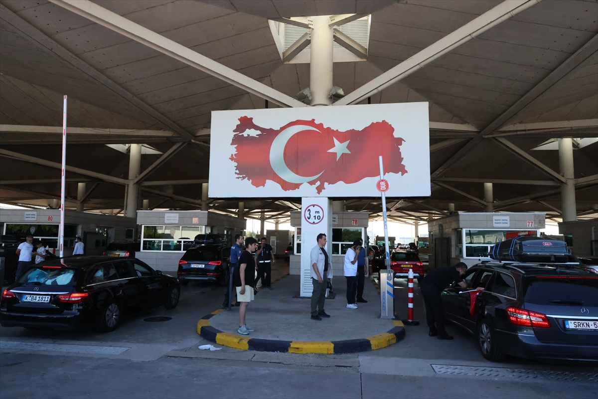 Sınır kapılarında gurbetçi yoğunluğu