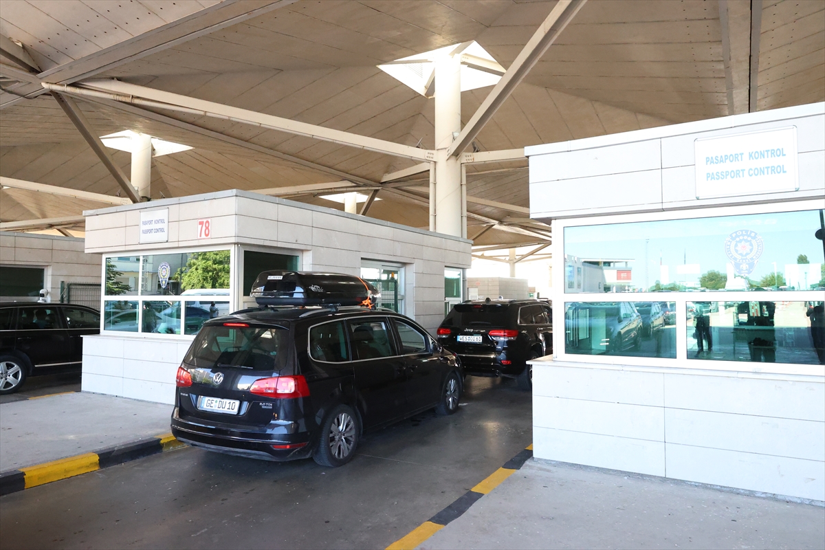 Sınır kapılarında gurbetçi yoğunluğu