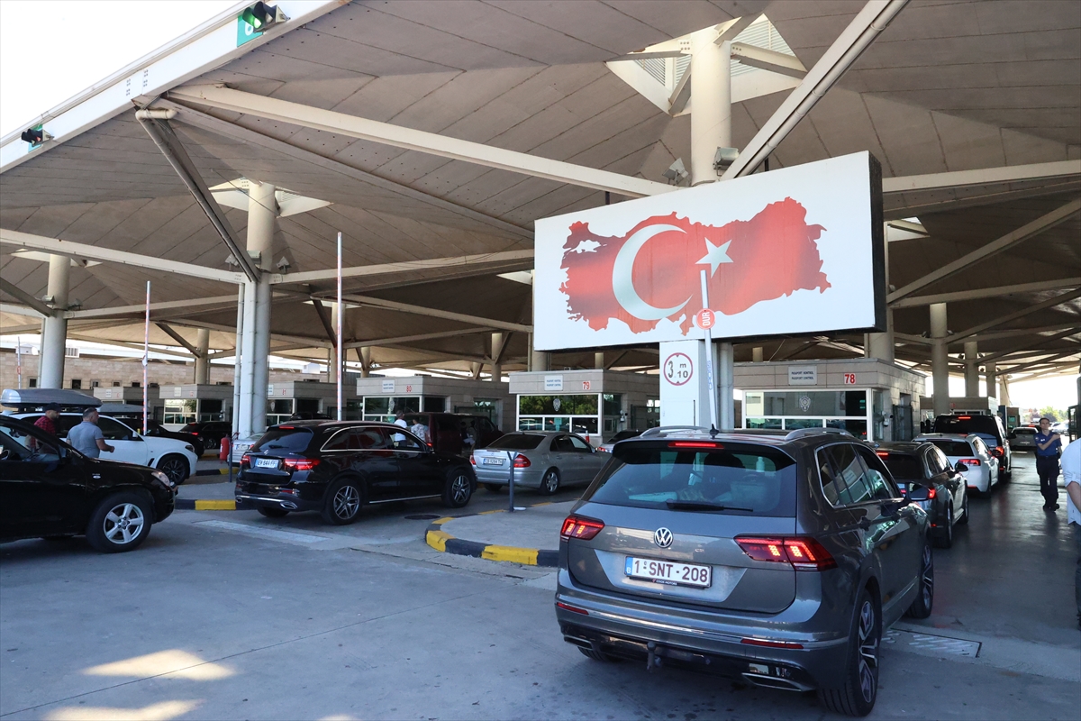 Sınır kapılarında gurbetçi yoğunluğu