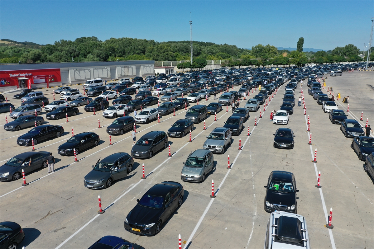 Sınır kapılarında gurbetçi yoğunluğu