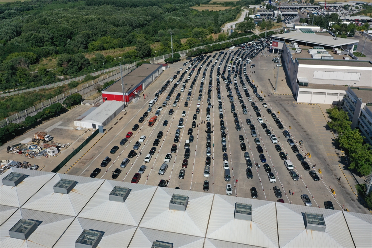 Sınır kapılarında gurbetçi yoğunluğu