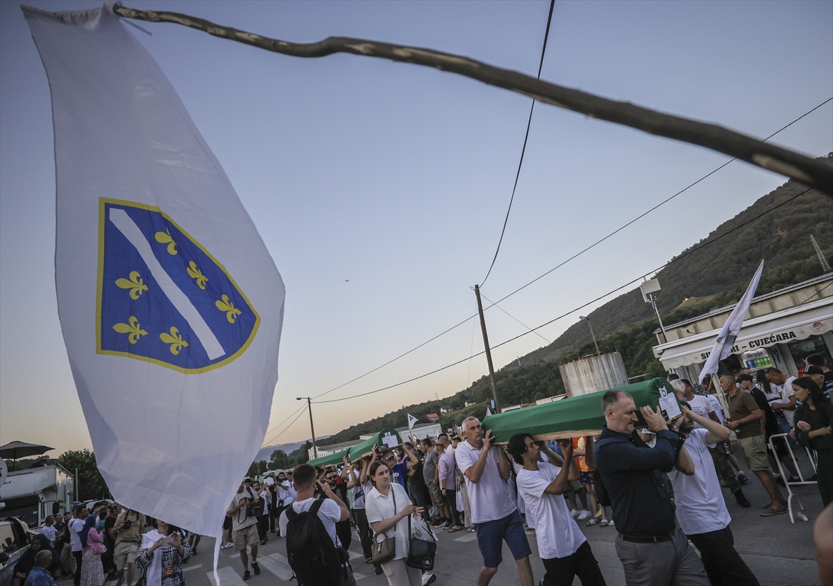 Srebrenitsa Katliamı'nın 29. yıldönümü