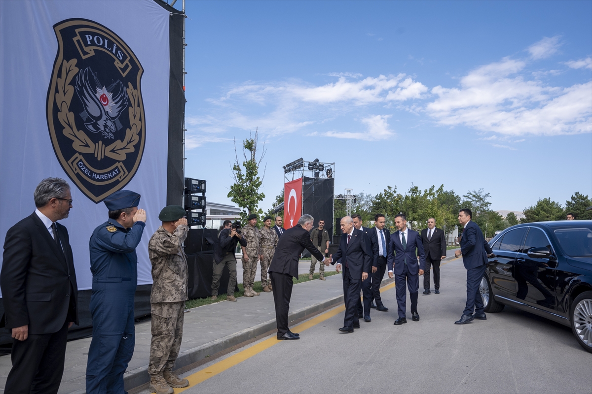 Devlet Bahçeli, Özel Harekat Başkanlığını ziyaret etti