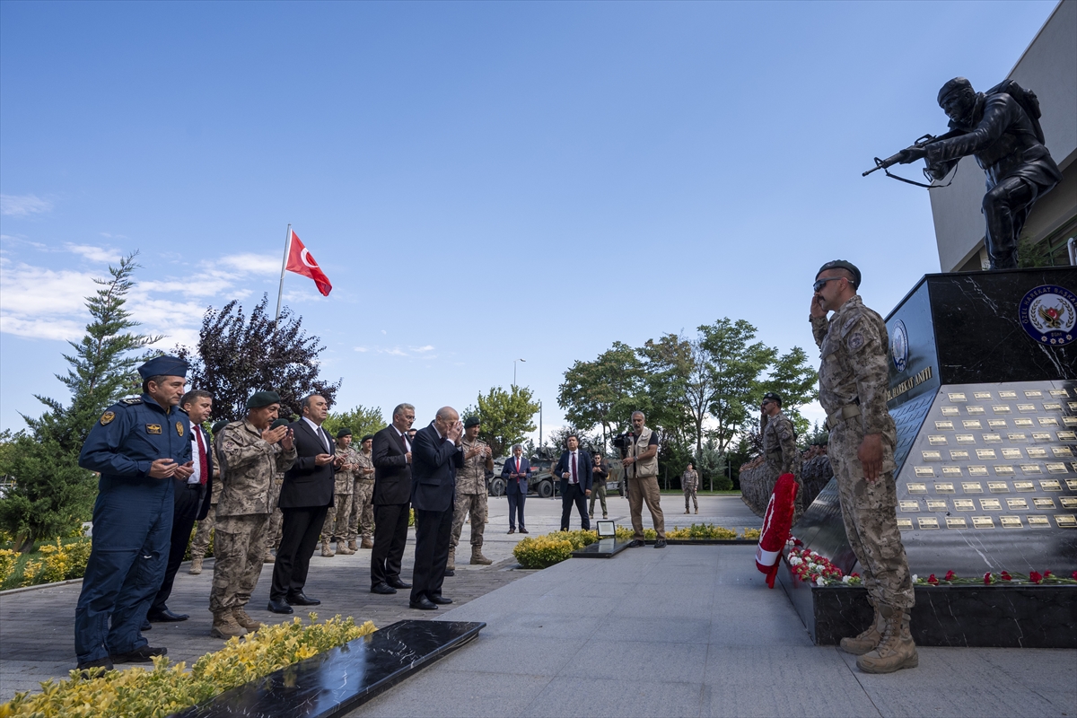 Devlet Bahçeli, Özel Harekat Başkanlığını ziyaret etti