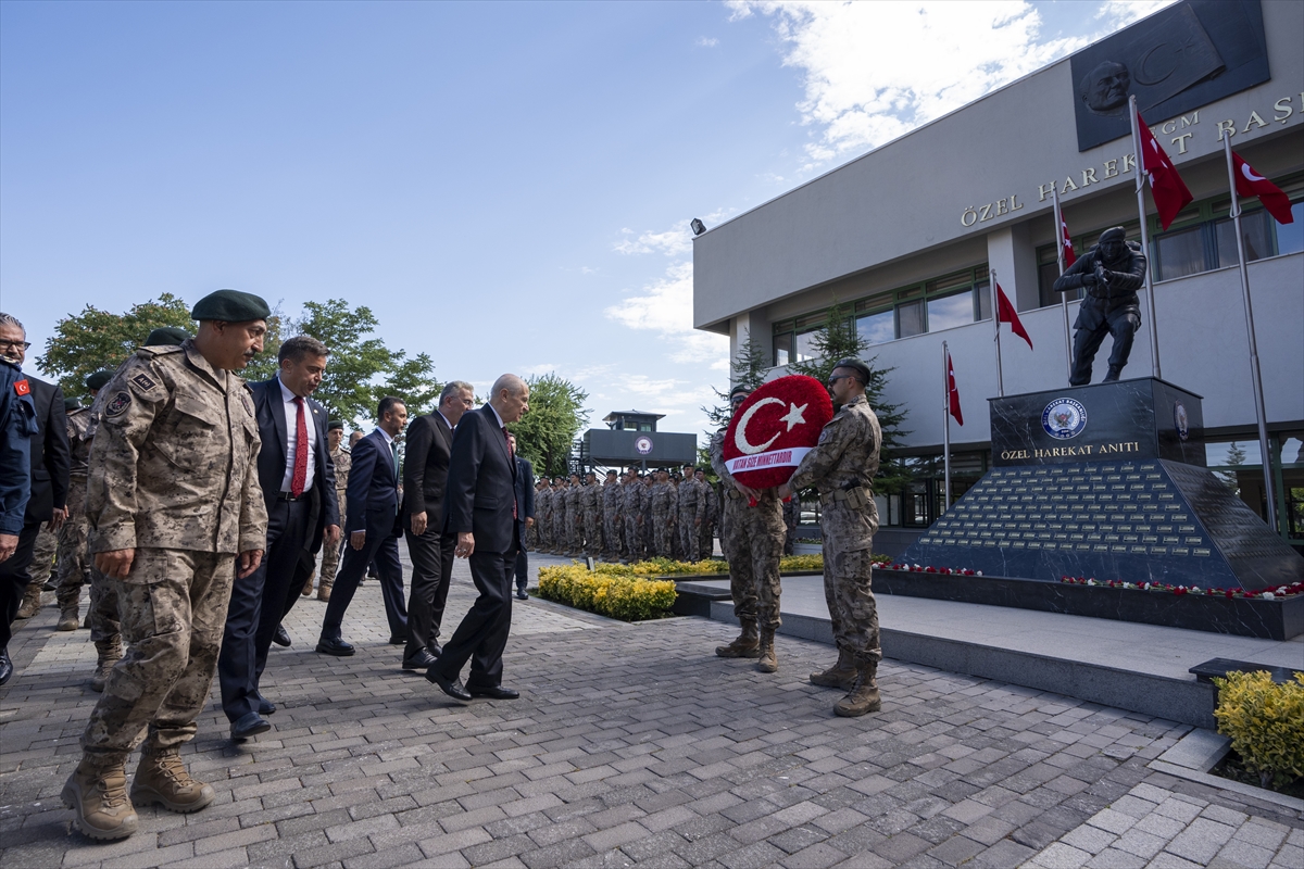 Devlet Bahçeli, Özel Harekat Başkanlığını ziyaret etti