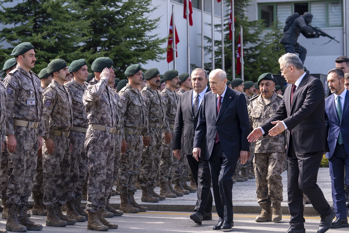 Devlet Bahçeli, Özel Harekat Başkanlığını ziyaret etti