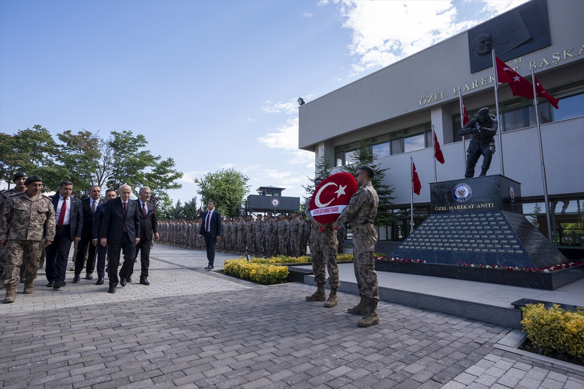 Devlet Bahçeli, Özel Harekat Başkanlığını ziyaret etti