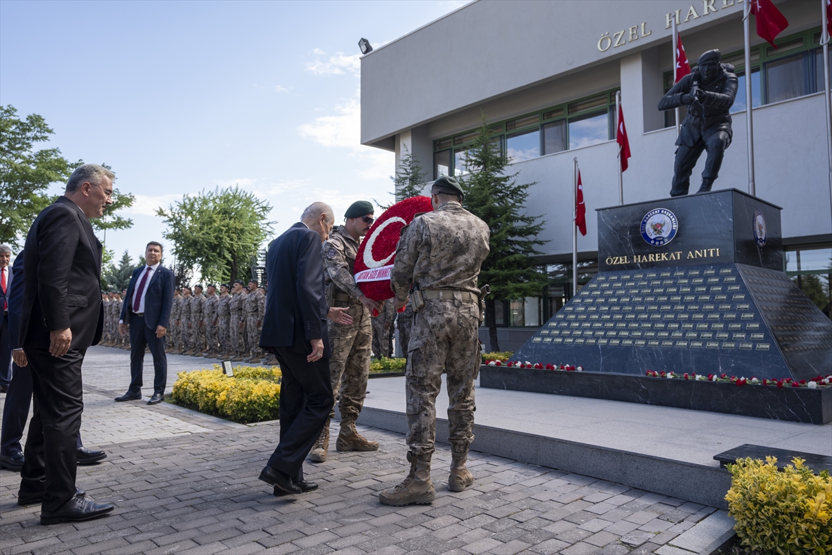 Devlet Bahçeli, Özel Harekat Başkanlığını ziyaret etti