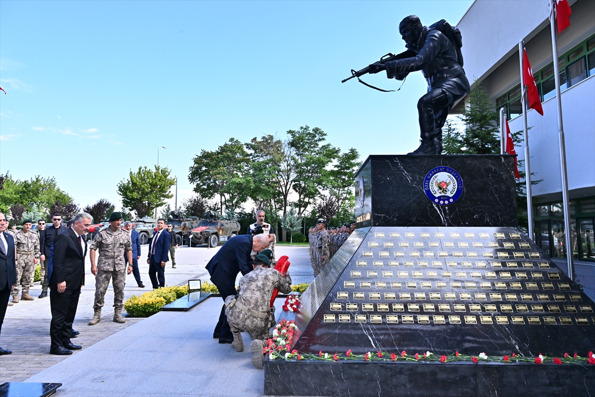 Devlet Bahçeli, Özel Harekat Başkanlığını ziyaret etti