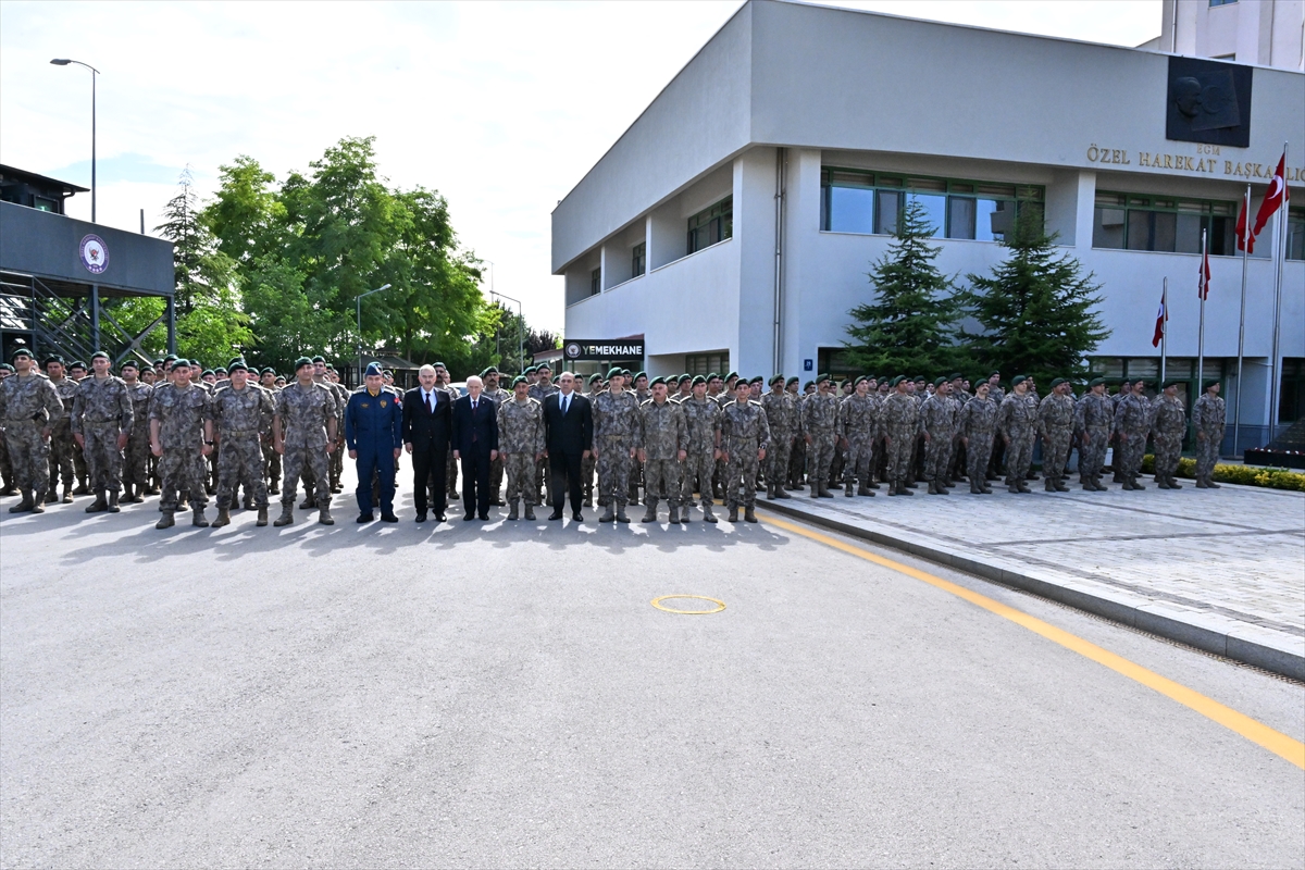 Devlet Bahçeli, Özel Harekat Başkanlığını ziyaret etti