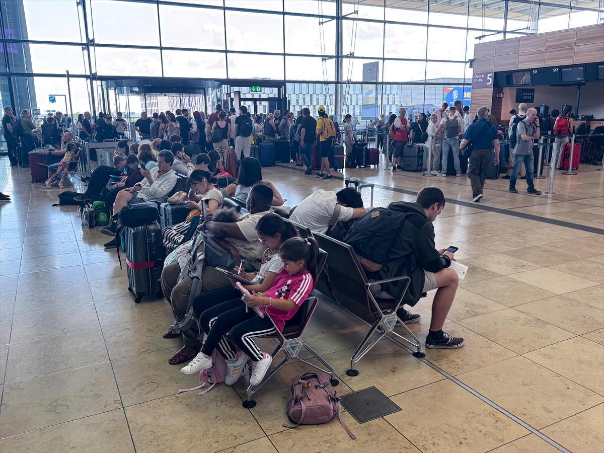 Dünya genelinde yazılım krizi: Sistemler çöktü ulaşım durdu