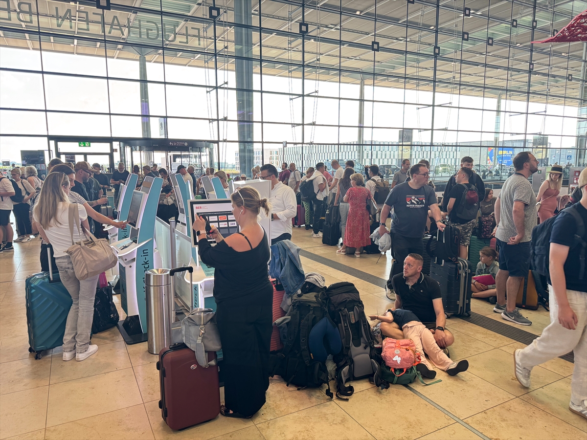 Dünya genelinde yazılım krizi: Sistemler çöktü ulaşım durdu