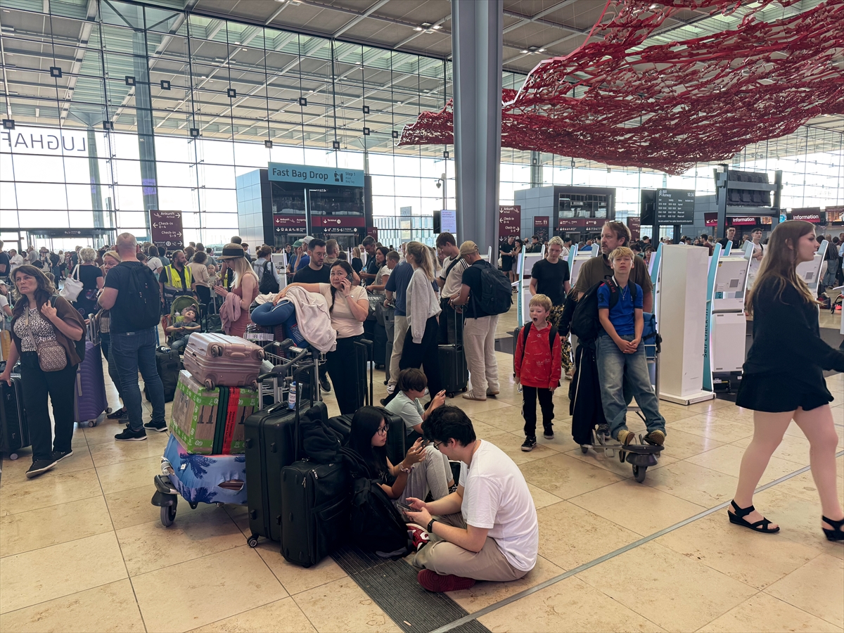 Dünya genelinde yazılım krizi: Sistemler çöktü ulaşım durdu