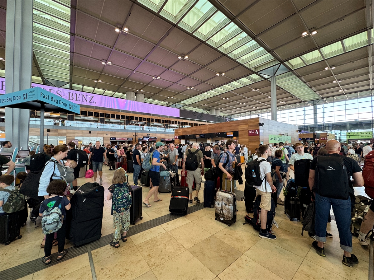 Dünya genelinde yazılım krizi: Sistemler çöktü ulaşım durdu