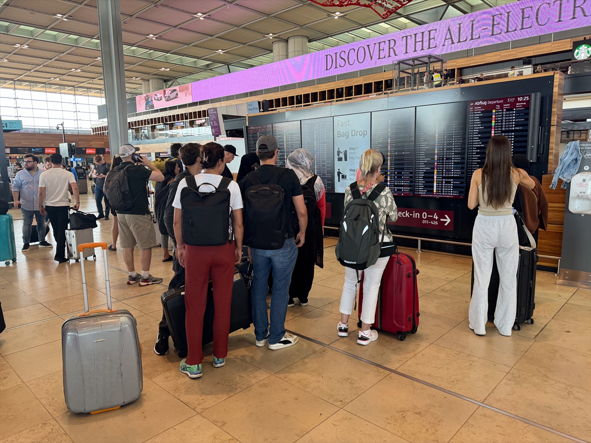 Dünya genelinde yazılım krizi: Sistemler çöktü ulaşım durdu