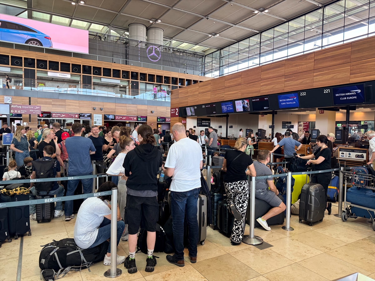 Dünya genelinde yazılım krizi: Sistemler çöktü ulaşım durdu