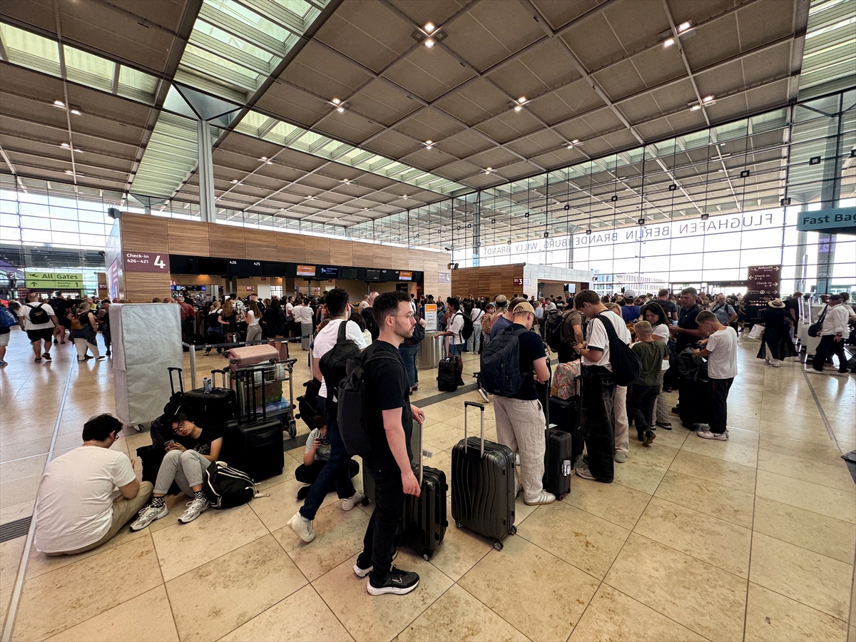 Dünya genelinde yazılım krizi: Sistemler çöktü ulaşım durdu