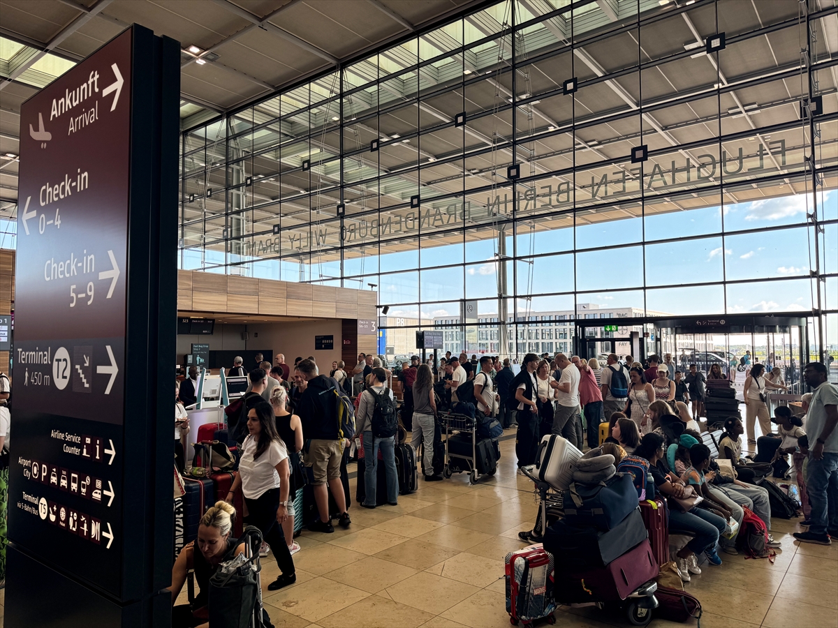 Dünya genelinde yazılım krizi: Sistemler çöktü ulaşım durdu