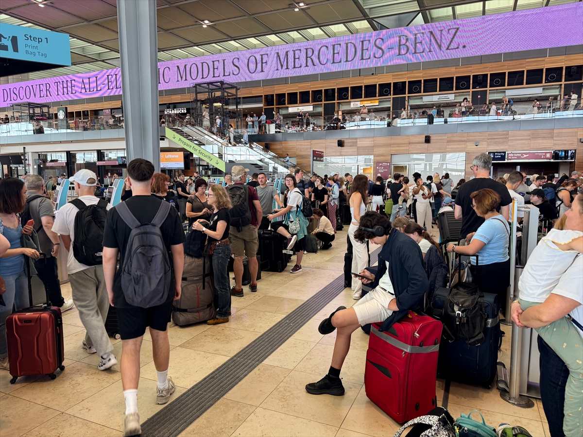 Dünya genelinde yazılım krizi: Sistemler çöktü ulaşım durdu