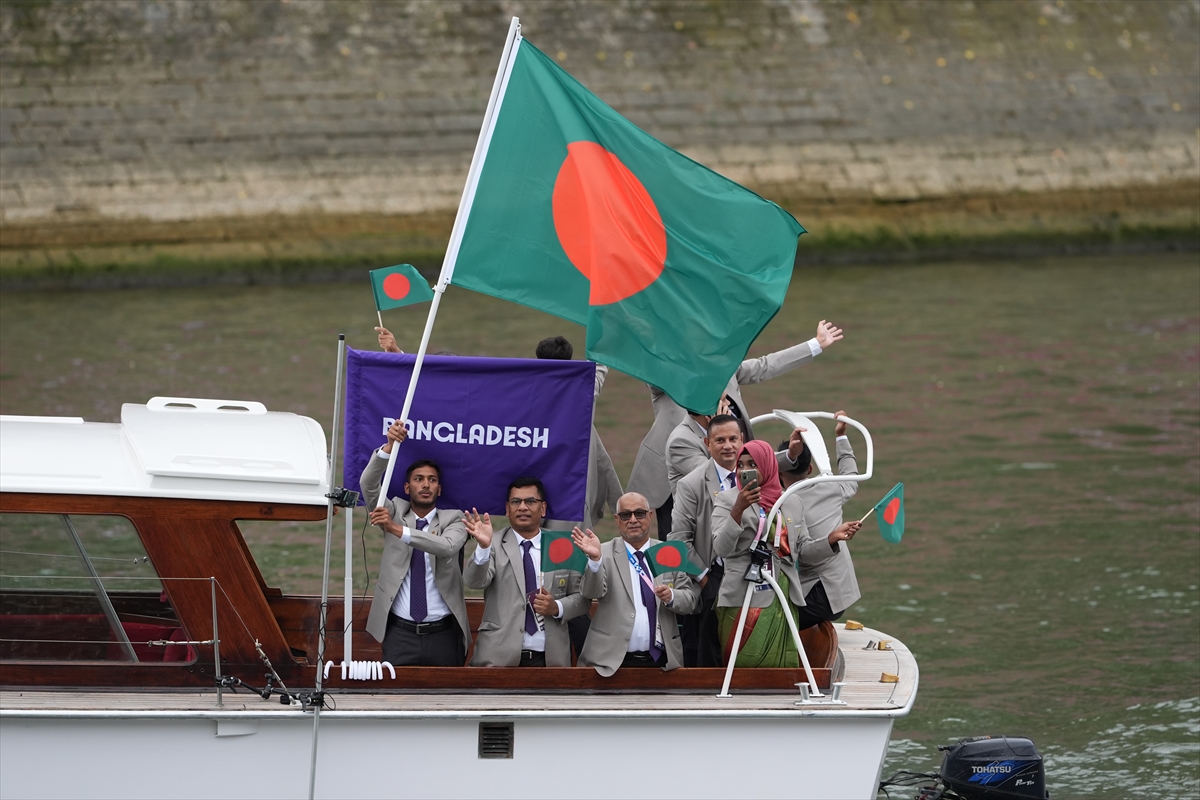 Paris 2024 Olimpiyat Oyunları'nın açılış töreni: Takımlar Sen Nehri'nden geçti