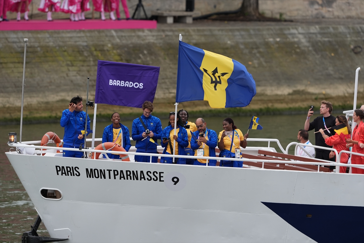 Paris 2024 Olimpiyat Oyunları'nın açılış töreni: Takımlar Sen Nehri'nden geçti