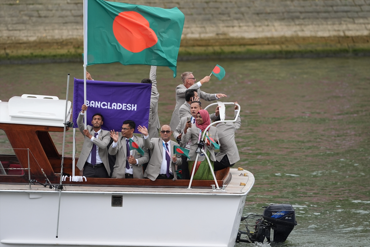 Paris 2024 Olimpiyat Oyunları'nın açılış töreni: Takımlar Sen Nehri'nden geçti