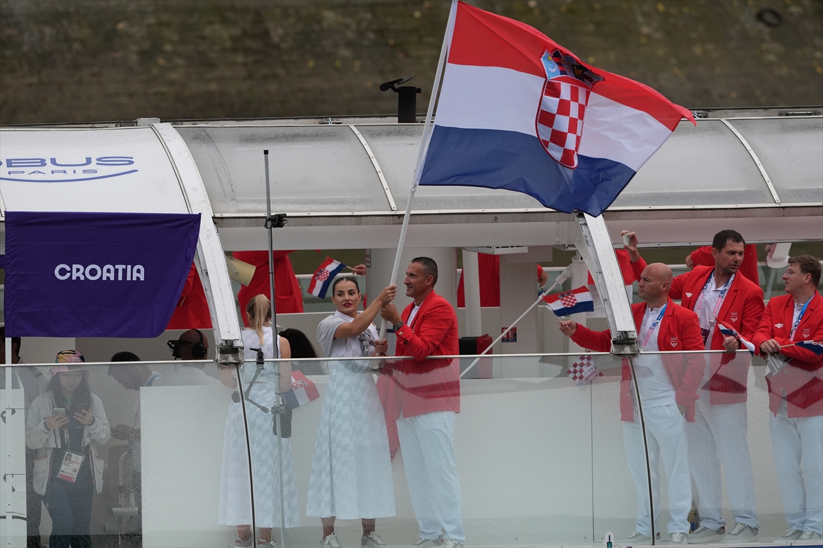 Paris 2024 Olimpiyat Oyunları'nın açılış töreni: Takımlar Sen Nehri'nden geçti