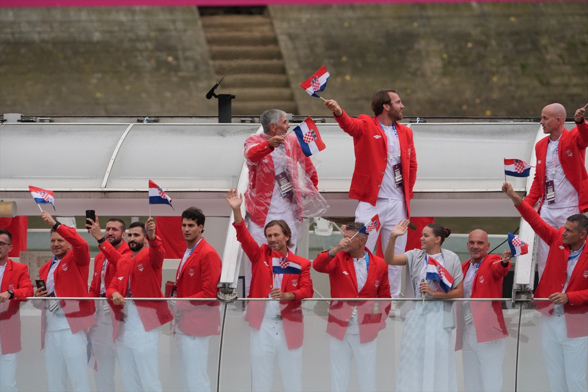 Paris 2024 Olimpiyat Oyunları'nın açılış töreni: Takımlar Sen Nehri'nden geçti