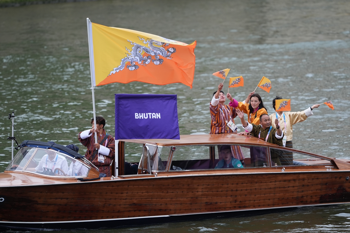 Paris 2024 Olimpiyat Oyunları'nın açılış töreni: Takımlar Sen Nehri'nden geçti