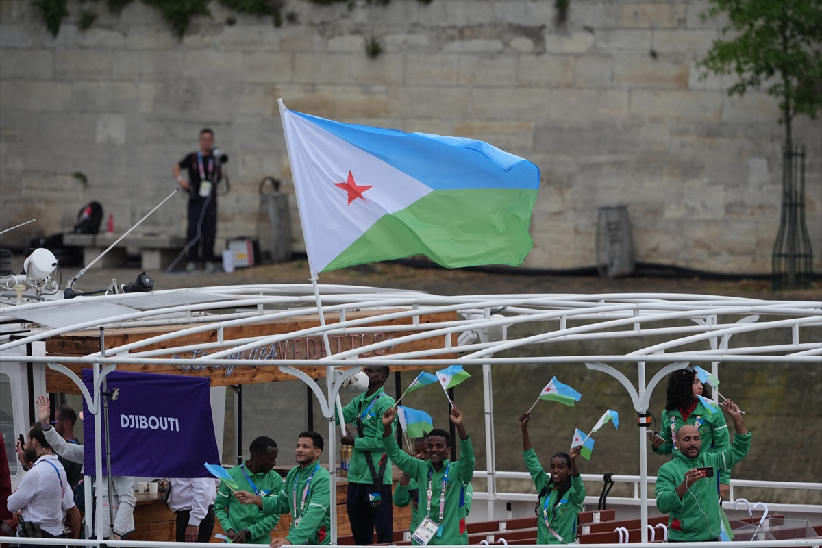 Paris 2024 Olimpiyat Oyunları'nın açılış töreni: Takımlar Sen Nehri'nden geçti