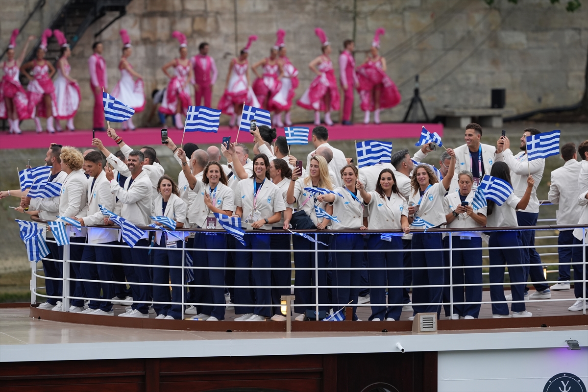 Paris 2024 Olimpiyat Oyunları'nın açılış töreni: Takımlar Sen Nehri'nden geçti