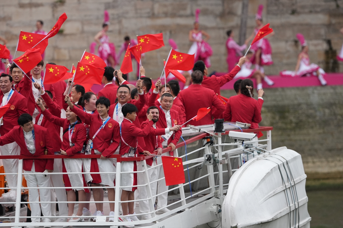 Paris 2024 Olimpiyat Oyunları'nın açılış töreni: Takımlar Sen Nehri'nden geçti