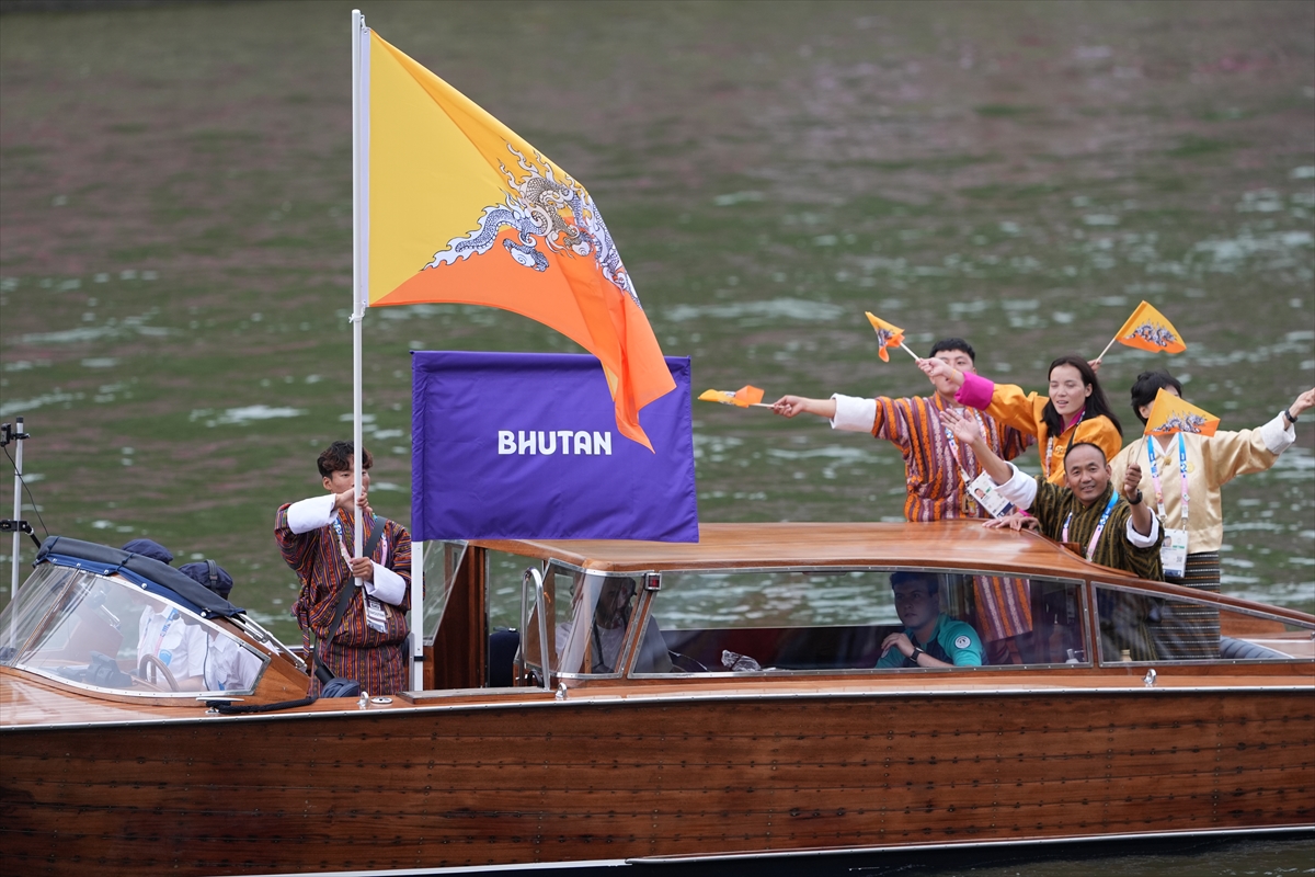 Paris 2024 Olimpiyat Oyunları'nın açılış töreni: Takımlar Sen Nehri'nden geçti