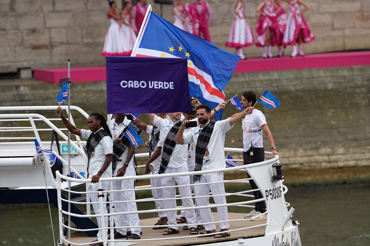 Paris 2024 Olimpiyat Oyunları'nın açılış töreni: Takımlar Sen Nehri'nden geçti